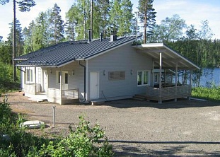 Дача на берегу озера Kahrasenjärvi недалеко от города Lappeenranta  - код 28651