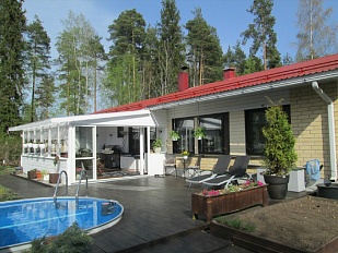 Светлый кирпичный дом с бассейном в городе Kouvola - 40728