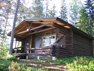 Дача на красивейшем участке на берегу внутреннего озера Kyynelmyksenjärvi - код 43622