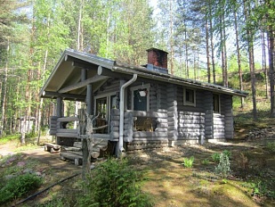 Бревенчатая дача на берегу красивого внутреннего озера Kuhajärvi недалеко от Savonlinna - код 41438