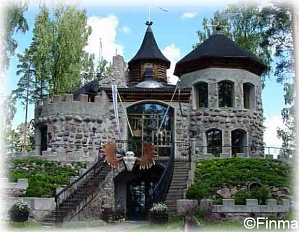 Сказочный замок Hiidenlinna на берегу озера - код 25041