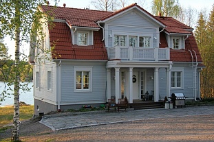 Дом с собственной библиотекой на берегу озера Kymijärvi - код 48893